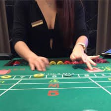 Lucky Shan APK VIP Sportsbook ကစားသူများ Myanmar National League ပွဲများ MMK ကျပ်ဖြင့် Parlay Betting ကစားနေသောမြင်ကွင်း